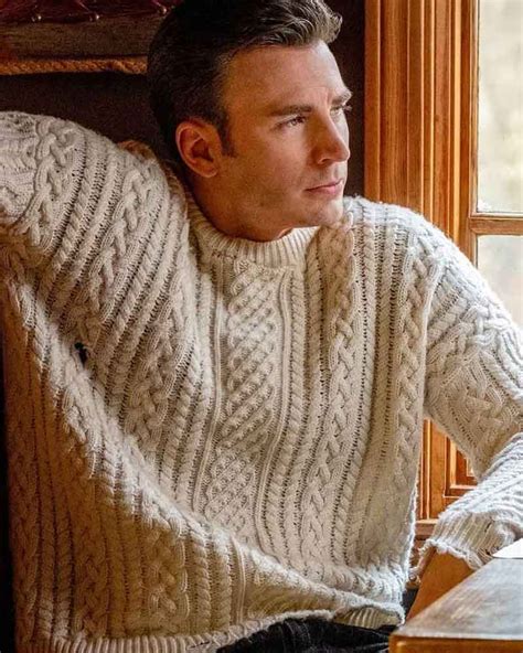 chris evans sweater knives out